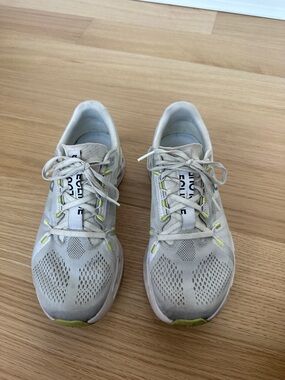 On Running Cloud Eclipse Women's Light Gray Athletic Shoes with Lime Accents